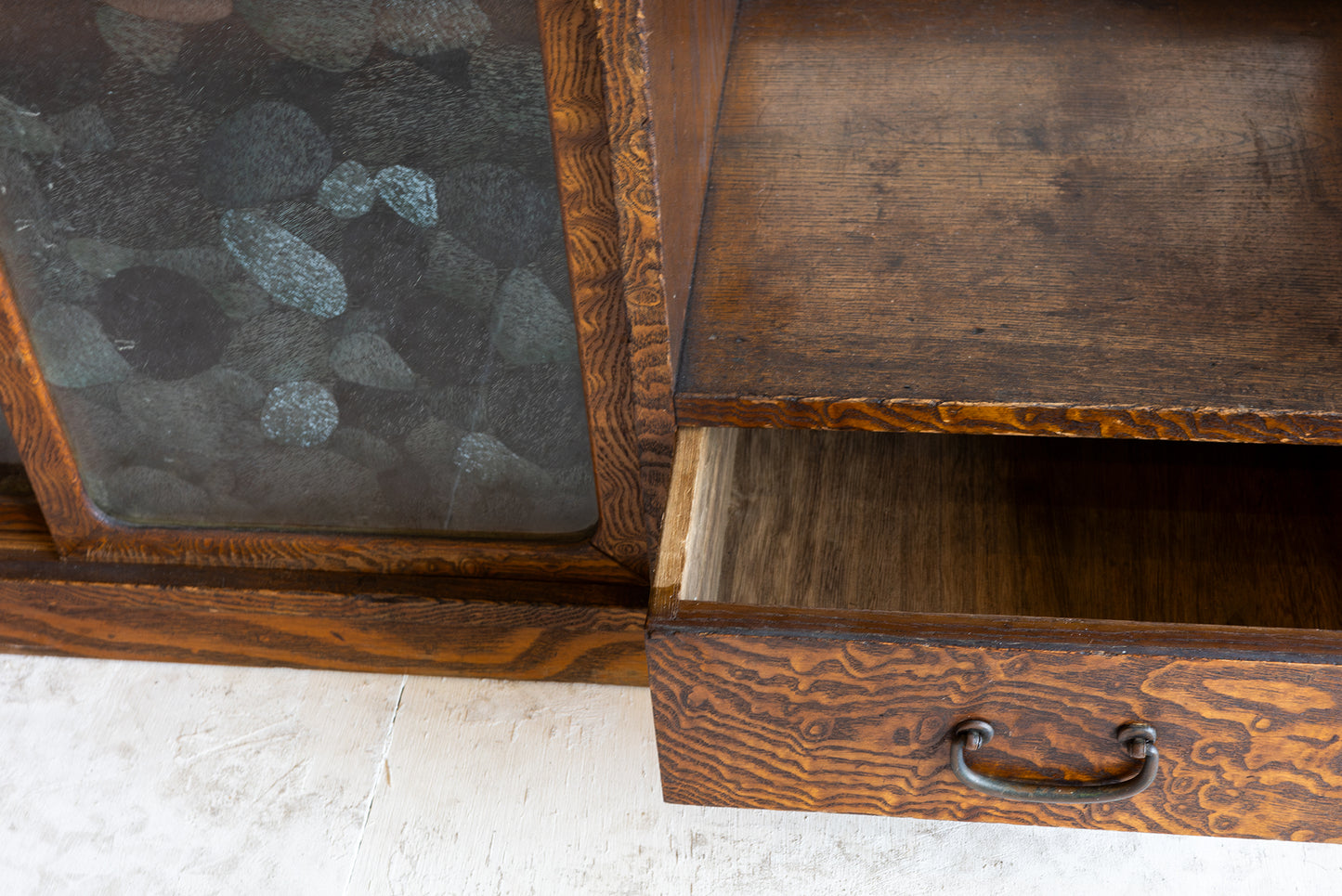 茶箪笥 / Tea Chest