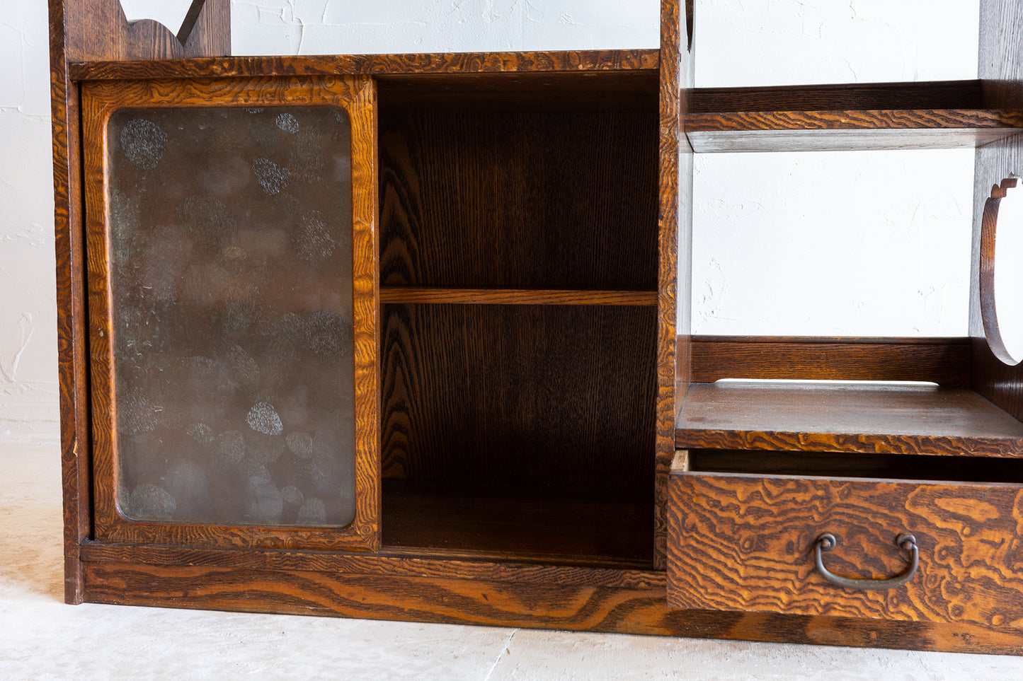 茶箪笥 / Tea Chest